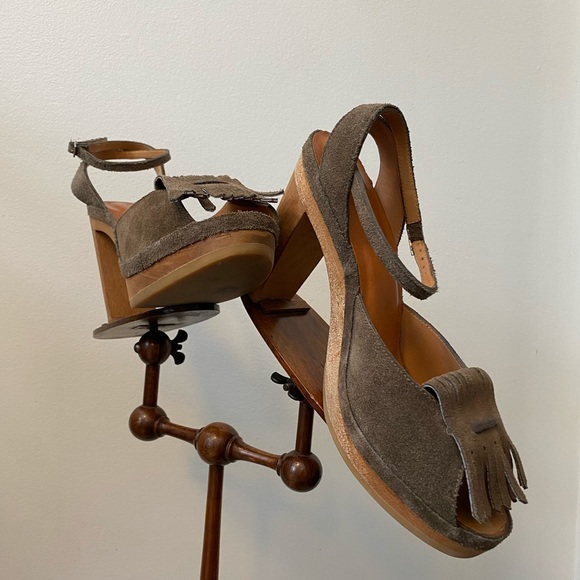 Suede clog platform sandals with fringe - Picture 5 of 8